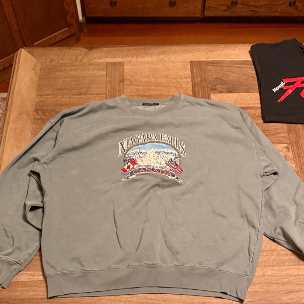 Brandy Melville Gray Crewneck Sweater